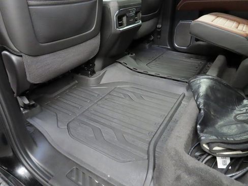 Used 2024 GMC Sierra 3500 Denali Ultimate image 57