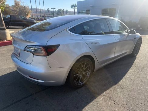 Used 2018 Tesla Model 3 Long Range RWD image 14