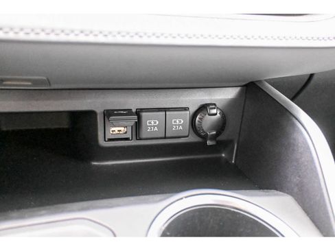Used 2020 Toyota Highlander L AWD/4WD image 46