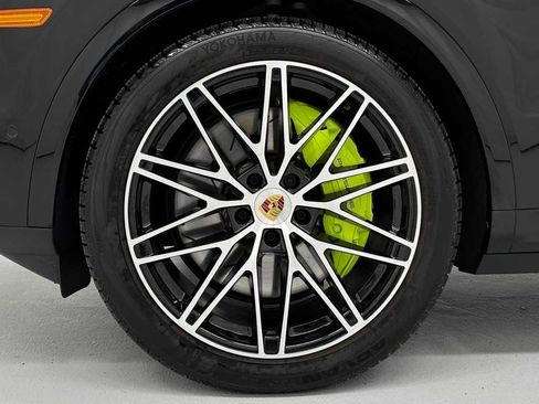 Used 2024 Porsche Cayenne Turbo image 9