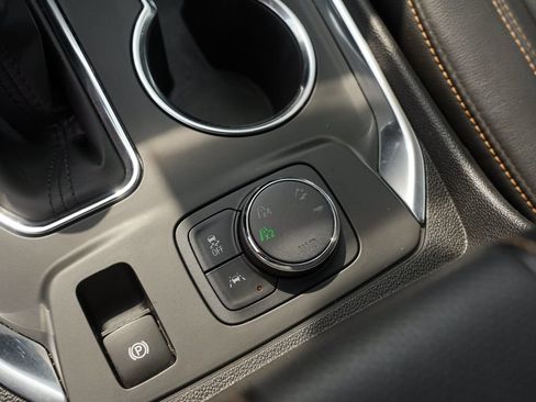 Used 2021 Chevrolet Traverse Premier w/ Redline Edition AWD/4WD image 39