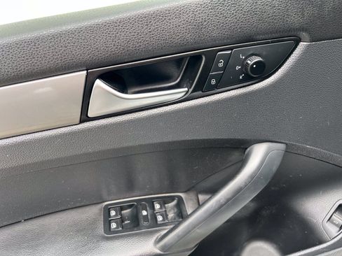Used 2013 Volkswagen Passat 2.5 S FWD image 25