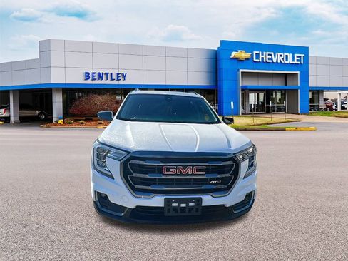 Used 2024 GMC Terrain AT4 image 8