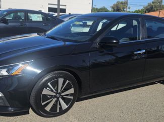 Used 2022 Nissan Altima 2.5 SV image 1