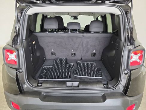 Used 2023 Jeep Renegade Latitude AWD/4WD image 10