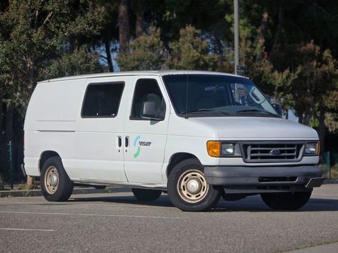 Used 2006 Ford E-150 and Econoline 150 RWD image 3