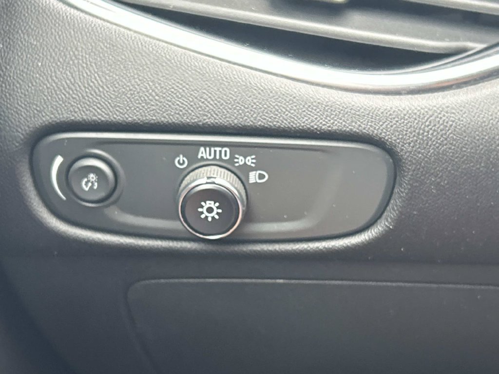 Used 2016 Chevrolet Malibu LT FWD image 27
