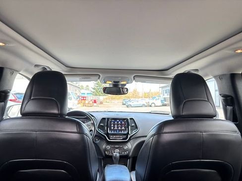 Used 2021 Jeep Cherokee Limited w/ Elite Package AWD/4WD image 23