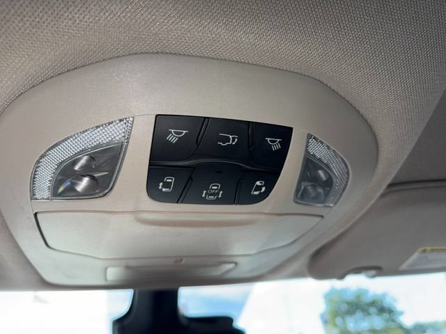 Used 2023 Chrysler Pacifica Touring-L FWD image 12