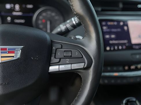 Used 2022 Cadillac XT4 Premium Luxury w/ Technology Package FWD image 16