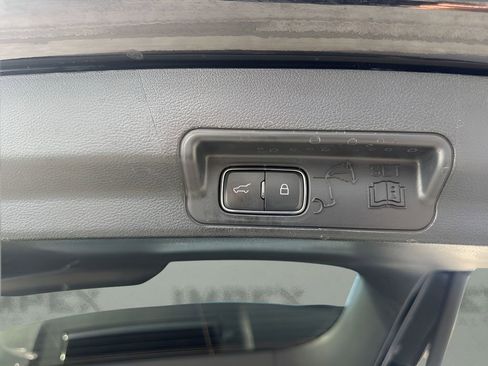 Used 2025 Ford Explorer Platinum image 33