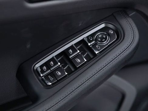 Certified 2026 Porsche Macan AWD/4WD image 24