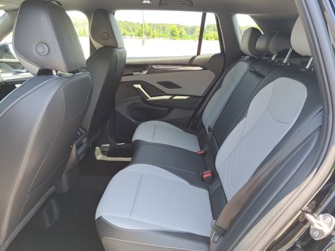 New 2026 Volkswagen Tiguan SE R-Line AWD/4WD image 14