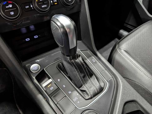 Used 2021 Volkswagen Tiguan SE image 24