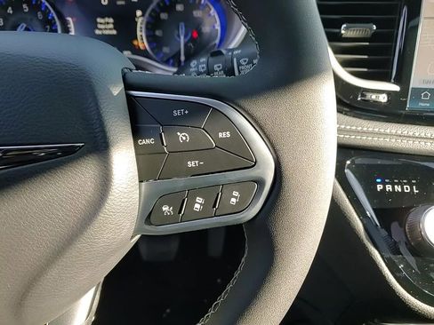 New 2026 Chrysler Pacifica Select image 14