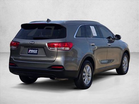 Used 2018 Kia Sorento FWD image 5