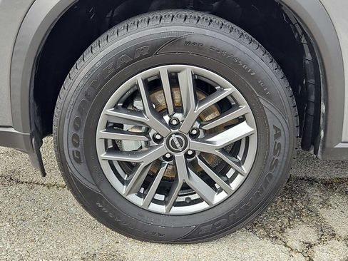 Used 2024 Nissan Rogue S FWD image 31