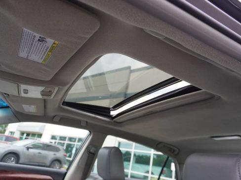 Used 2010 Toyota Avalon XLS FWD image 13