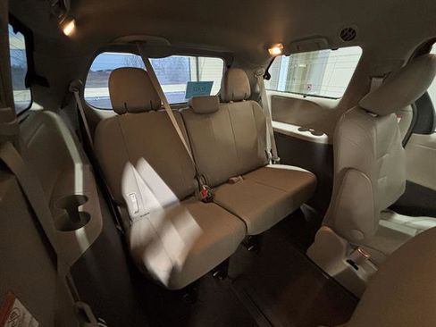 Used 2017 Toyota Sienna AWD image 21