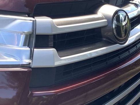Certified 2019 Toyota Highlander LE AWD/4WD image 40