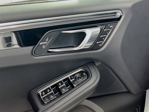 New 2026 Porsche Macan image 20