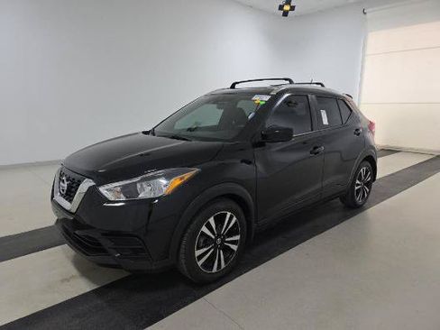 Used 2020 Nissan Kicks SV w/ Exterior Package FWD image 2