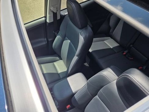 Used 2018 Toyota RAV4 Limited AWD/4WD image 12