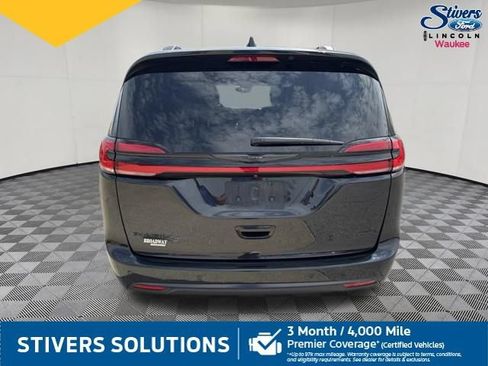 Used 2023 Chrysler Pacifica Touring-L w/ S Appearance Package AWD/4WD image 8