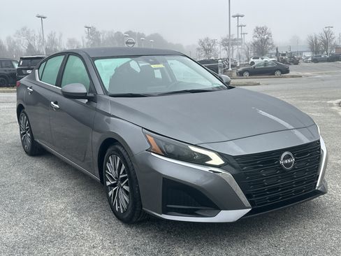 Used 2023 Nissan Altima 2.5 SV image 3