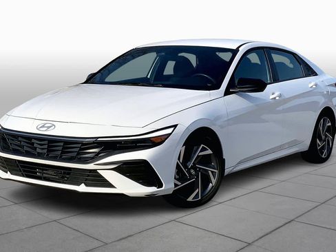 Certified 2025 Hyundai Elantra SEL image 1