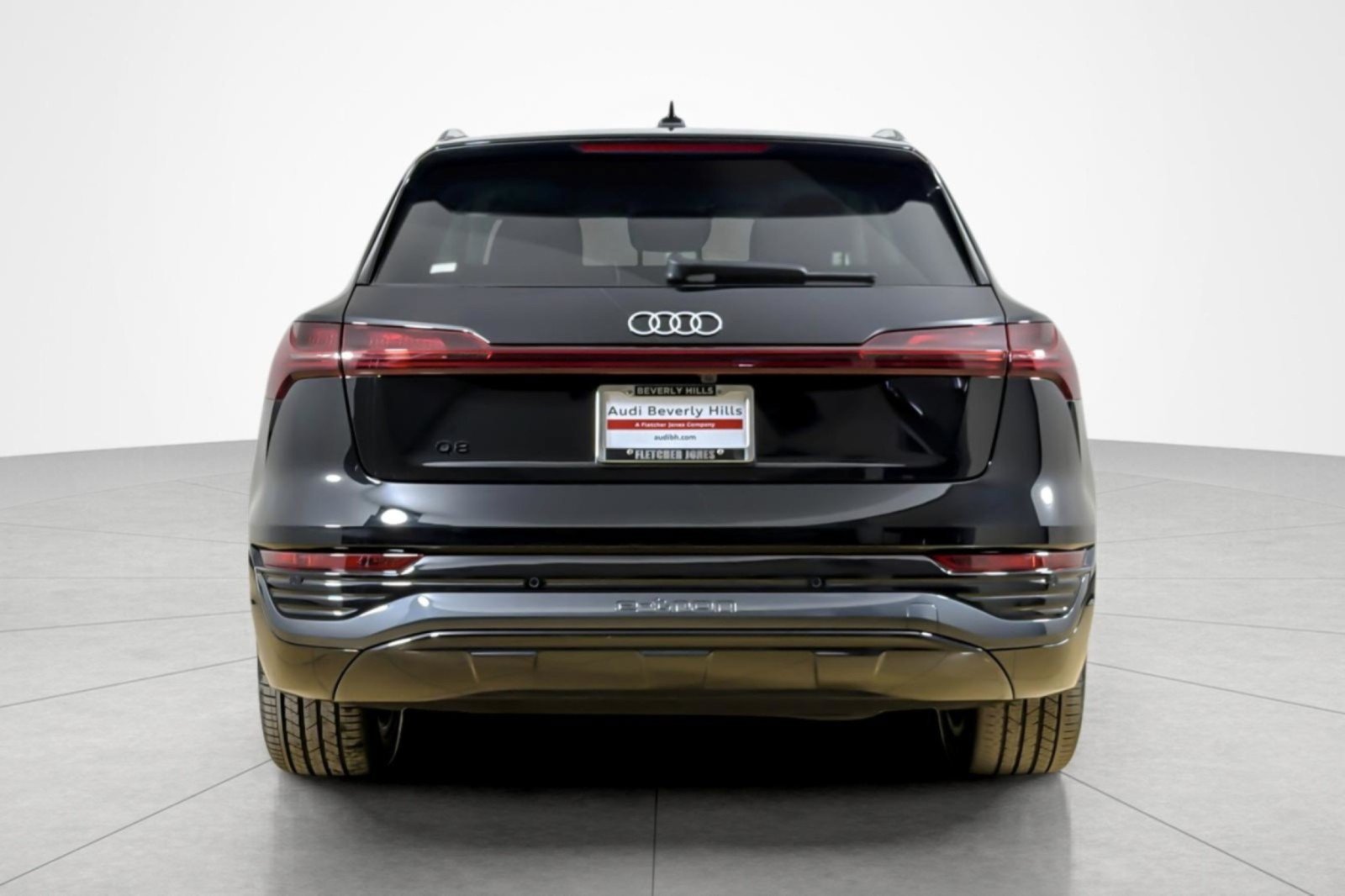 Used 2024 Audi Q8 e-tron Premium AWD/4WD image 4