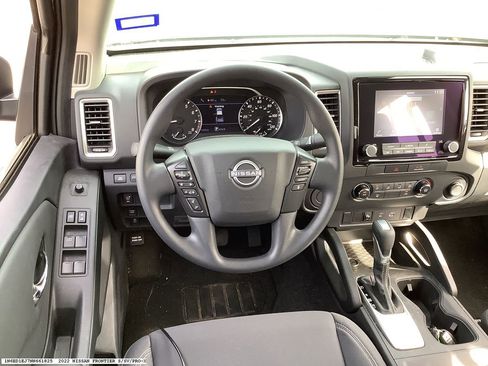 Used 2022 Nissan Frontier SV w/ Technology Package image 10