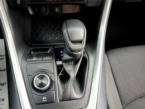 Certified 2022 Toyota RAV4 LE image 40