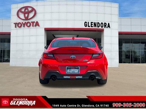 Used 2025 Toyota GR86 Premium w/ ALL Weather Mat Package (TMS) RWD image 9