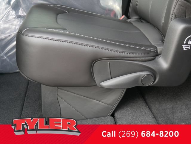 New 2027 Chrysler Pacifica Select FWD image 41