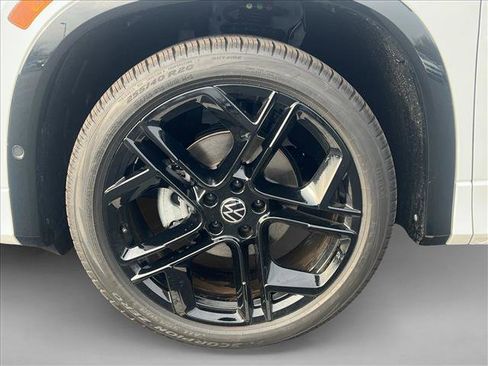New 2026 Volkswagen Tiguan SE R-Line image 9