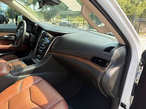 Used 2020 Cadillac Escalade Premium Luxury RWD image 43