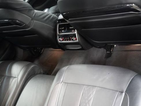 Used 2022 BMW 750i xDrive w/ Luxury Rear Seating Package AWD/4WD image 20