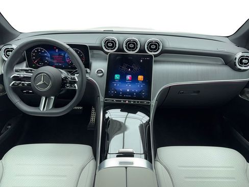 Used 2025 Mercedes-Benz GLC 300 4MATIC image 16