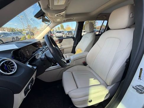 Used 2023 Mercedes-Benz GLB 250 4MATIC image 5