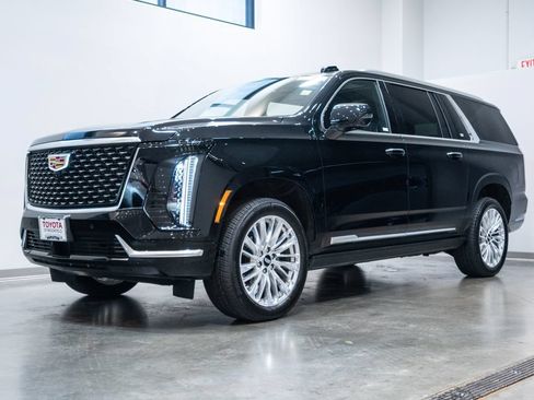 Used 2026 Cadillac Escalade ESV Luxury w/ LPO, Floor Liner Package AWD/4WD image 3