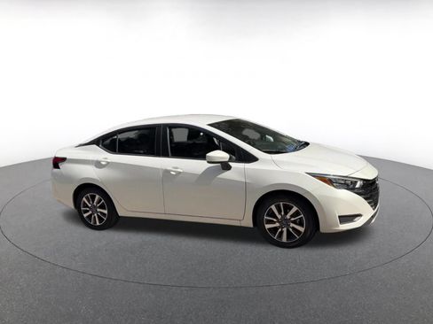 Used 2025 Nissan Versa SV FWD image 2