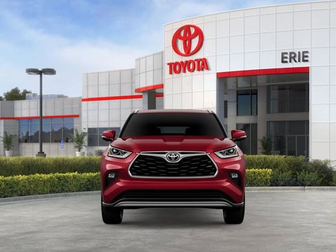 New 2026 Toyota Highlander Platinum image 2