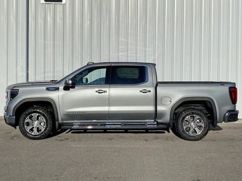 New 2026 GMC Sierra 1500 SLE image 4