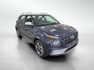 Used 2025 Hyundai Venue Limited FWD video 3