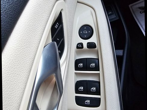 Used 2021 BMW 330i xDrive Sedan w/ Convenience Package image 21