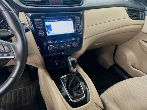 Used 2017 Nissan Rogue SV w/ SV Premium Package AWD/4WD image 26
