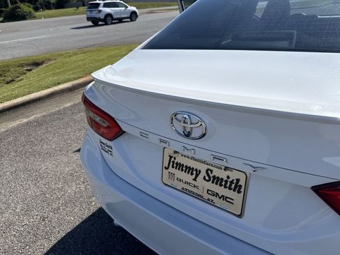 Used 2019 Toyota Camry SE FWD image 38