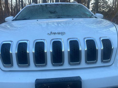 Used 2016 Jeep Cherokee Limited image 10