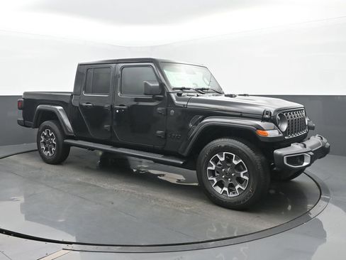 New 2026 Jeep Gladiator Sahara image 7